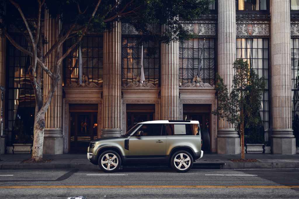 The Land Rover Defender 2.0 PHEV : A Modern Marvel Designed to discover the world!