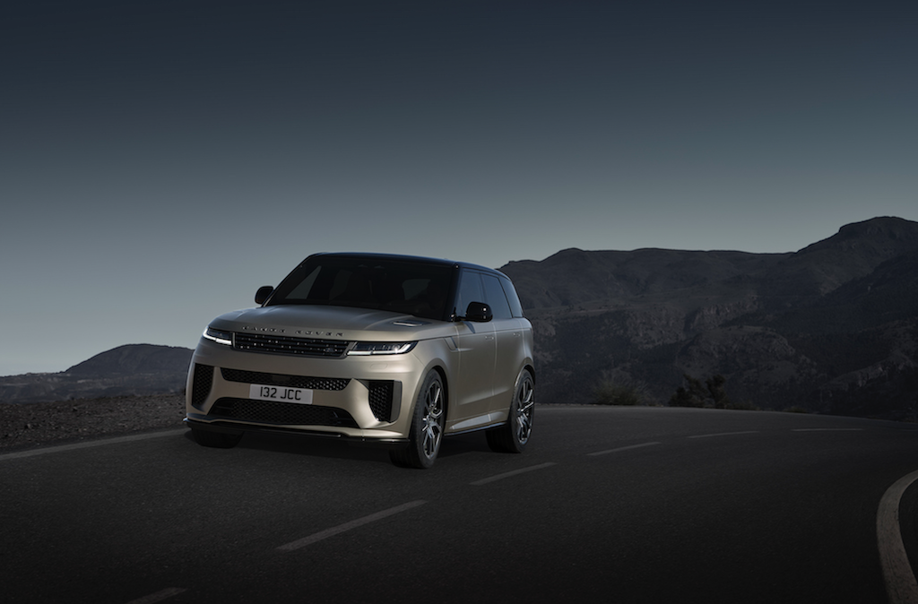 The New Range Rover Sport: A Perfect Blend of Elegance, Power, and Off-Road Prowess