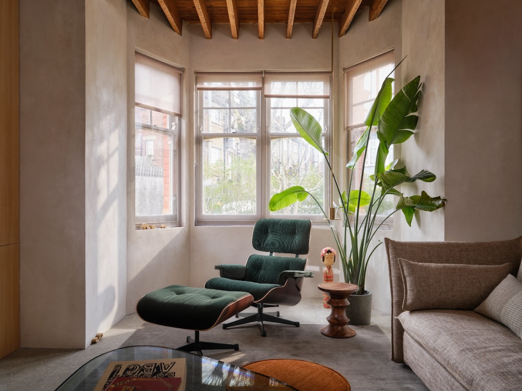 Seasonal Elegance Redefined: The Eames Lounge Chair Winter Special by Vitra