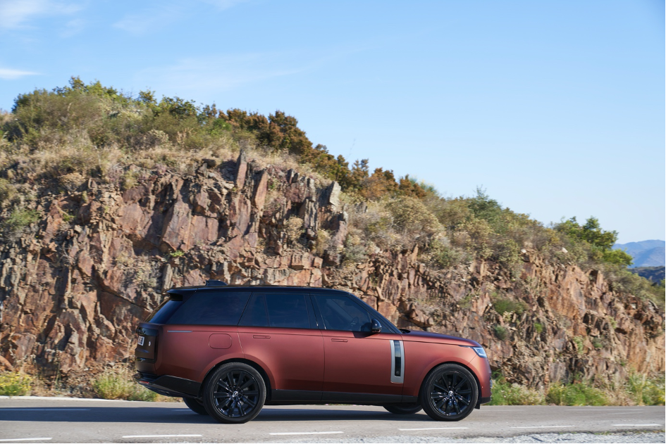 Range Rover P510e SV : The British Monarch