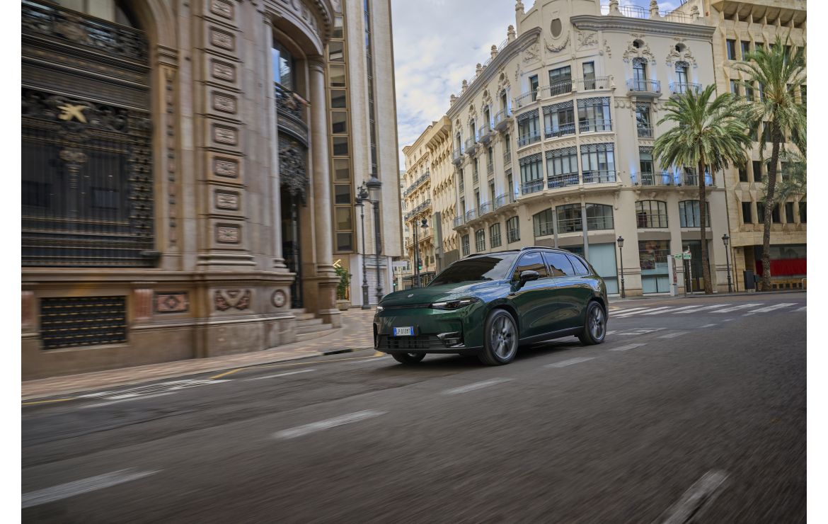 Leapmotor Unveils Its C10 Range Extender at the 2025 Brussels Motor Show