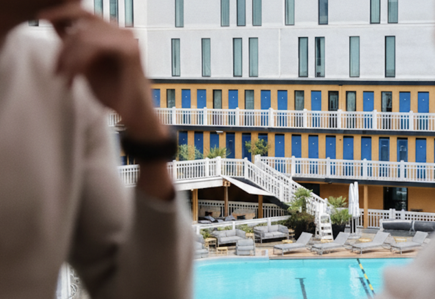 Hotel Molitor: By the Water, Love Slows Down